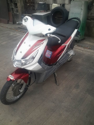 ขายฮอนด้า ไอค่อน ตามสภาพ9500 สตาทติดขับได้ เล่มพร้อมชุดโอน ดูรถบางใหญ่-นนทบุรี 084-3545593