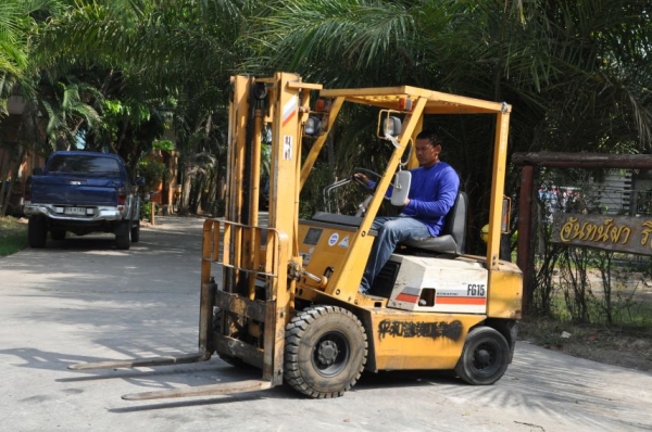 ลดกระหน่ำ!!ขายFORKLIFT KOMATSU FG15(1.5ตัน) สวยเดิมจากญี่ปุ่น ยังไม่เคยใช้ในไทย 95,000เท่านั้น!!