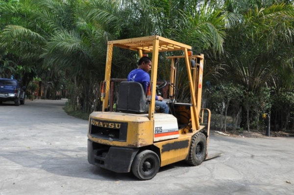 ลดกระหน่ำ!!ขายFORKLIFT KOMATSU FG15(1.5ตัน) สวยเดิมจากญี่ปุ่น ยังไม่เคยใช้ในไทย 95,000เท่านั้น!!