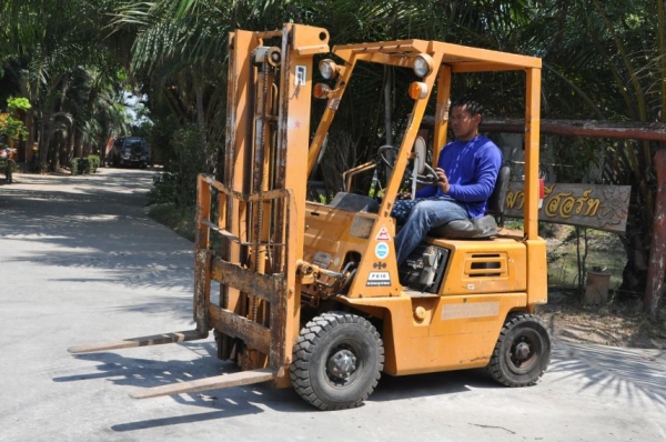 ลดกระหน่ำ!!ขายFORKLIFT KOMATSU FG10(1ตัน) สวยเดิมจากญี่ปุ่น ยังไม่เคยใช้ในไทย 65,000เท่านั้น!!