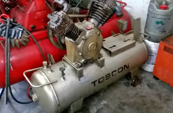 **ขายถูกๆครับ**ปั้มลมโตชิบา-ทอสคอน 5 แรง(ไม่มีมอเตอร์) มือสองจากญี่ปุ่น ครับ