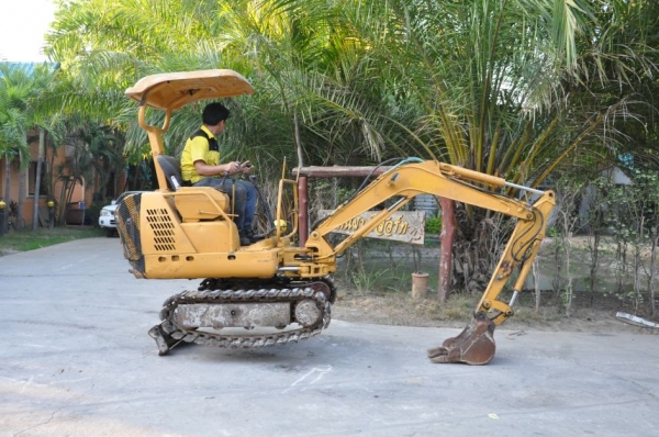 ขายแบคโฮKOBELCO SK-015(ลายหัวแย๊ก)(แทรคเหล็กยืด-หดได้)(ขนขึ้นกระบะได้) เดิมจากญี่ปุ่น ทำงานสมบูรณ์ทุกระบบ รับรองไม่ผิดหวัง 135,000 เท่านั้น!!