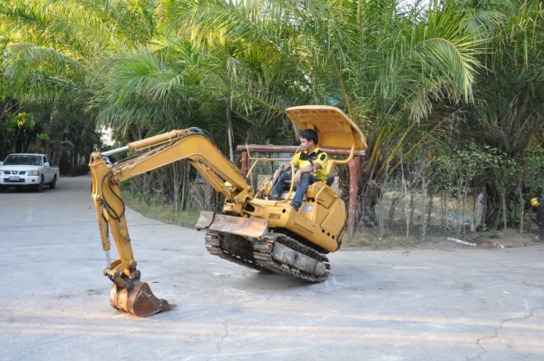 ขายแบคโฮKOBELCO SK-015(ลายหัวแย๊ก)(แทรคเหล็กยืด-หดได้)(ขนขึ้นกระบะได้) เดิมจากญี่ปุ่น ทำงานสมบูรณ์ทุกระบบ รับรองไม่ผิดหวัง 135,000 เท่านั้น!!