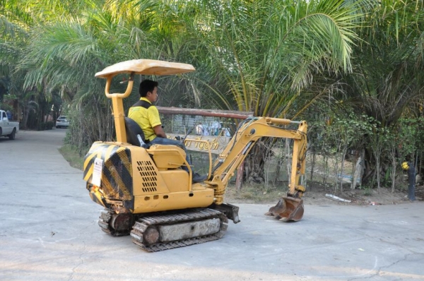 ขายแบคโฮKOBELCO SK-015(ลายหัวแย๊ก)(แทรคเหล็กยืด-หดได้)(ขนขึ้นกระบะได้) เดิมจากญี่ปุ่น ทำงานสมบูรณ์ทุกระบบ รับรองไม่ผิดหวัง 135,000 เท่านั้น!!