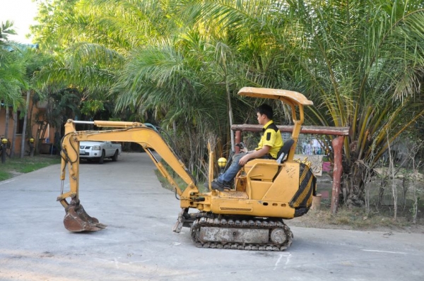 ขายแบคโฮKOBELCO SK-015(ลายหัวแย๊ก)(แทรคเหล็กยืด-หดได้)(ขนขึ้นกระบะได้) เดิมจากญี่ปุ่น ทำงานสมบูรณ์ทุกระบบ รับรองไม่ผิดหวัง 135,000 เท่านั้น!!