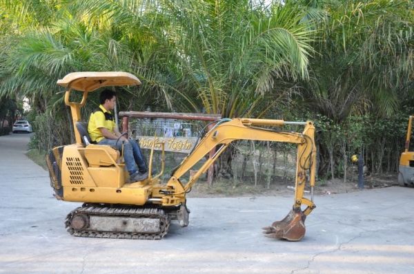 ขายแบคโฮKOBELCO SK-015(ลายหัวแย๊ก)(แทรคเหล็กยืด-หดได้)(ขนขึ้นกระบะได้) เดิมจากญี่ปุ่น ทำงานสมบูรณ์ทุกระบบ รับรองไม่ผิดหวัง 135,000 เท่านั้น!!