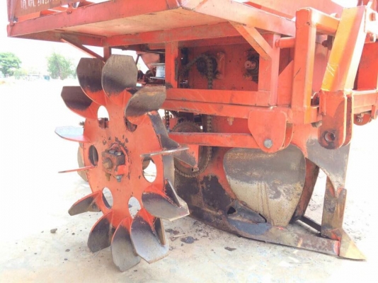 ขายเครื่องปลูกอ้อย ร่องคู่ ของ KK ใช้กับรุ่นใหญ่ 60 แรงขึ้นไป และรถไถฟอด สภาพพร้อมใช้งาน ขายเครื่องปลูกอ้อย ร่องคู่ ของ KK ใช้กับรุ่นใหญ่ 60 แรงขึ้นไป และรถไถฟอด สภาพพร้อมใช้งาน