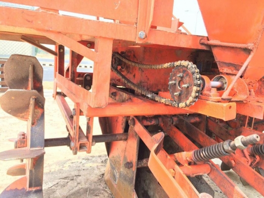 ขายเครื่องปลูกอ้อย ร่องคู่ ของ KK ใช้กับรุ่นใหญ่ 60 แรงขึ้นไป และรถไถฟอด สภาพพร้อมใช้งาน ขายเครื่องปลูกอ้อย ร่องคู่ ของ KK ใช้กับรุ่นใหญ่ 60 แรงขึ้นไป และรถไถฟอด สภาพพร้อมใช้งาน