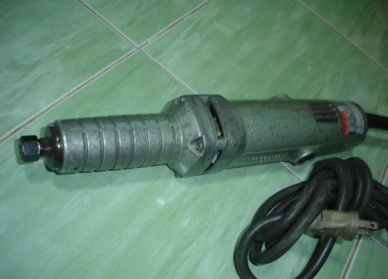 ขายเครื่องเจียรไฟฟ้าแบบคอยาว ยี่ห้อ makita รุ่น 906H 1/4" 320 วัตต์