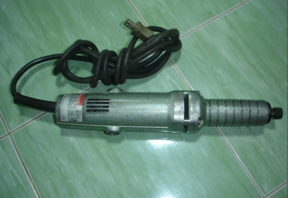 ขายเครื่องเจียรไฟฟ้าแบบคอยาว ยี่ห้อ makita รุ่น 906H 1/4" 320 วัตต์