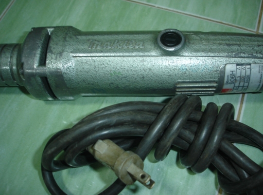 ขายเครื่องเจียรไฟฟ้าแบบคอยาว ยี่ห้อ makita รุ่น 906H 1/4" 320 วัตต์