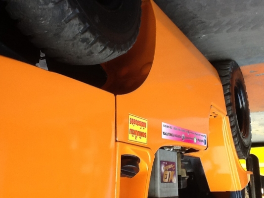 แหล่งรวมรถโฟลค์ลิฟท์ฮิ้งค์ฟอร์คภาคตะวันออกงาเทงากรดกได้ใส่บุ้งกี๋สำหรับตักยางก้อนยางพาราและยางถ้วย