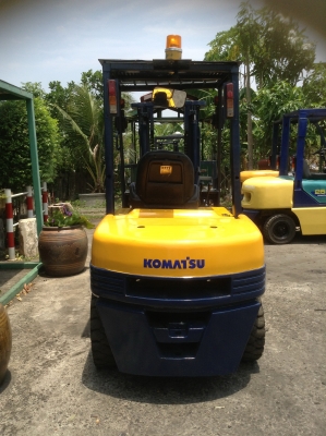 +++ ขายโฟล์คลิฟท์  KOMATSU FD30-11  ขนาด 3  ตัน  เครื่องยนต์ดีเซล  เสา  3  เมตร  เกียร์ธรรมดา  งา 1,070  มม.  ยางตัน 4  เส้นครับ