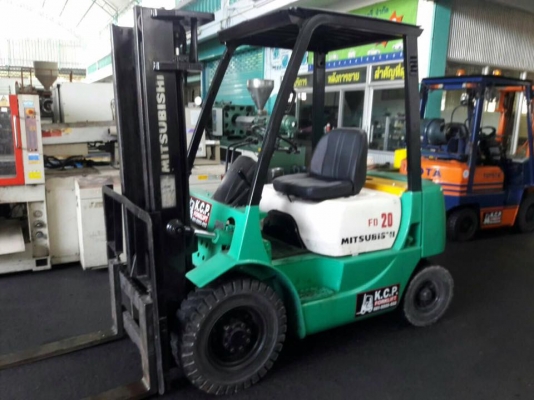 Mitsubishi 2 ตัน ดีเซลC240  เสา 3 ม เกียร์มือ