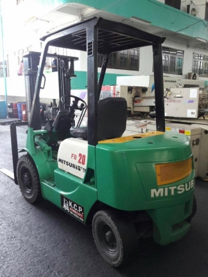 Mitsubishi 2 ตัน ดีเซลC240 เสา 3 ม เกียร์มือ Mitsubishi 2 ตัน ดีเซลC240 เสา 3 ม เกียร์มือ