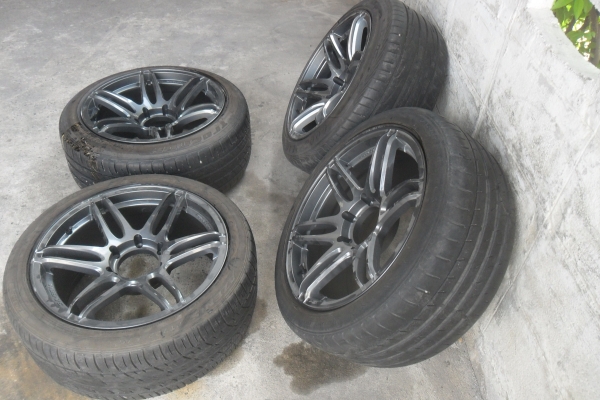 ขอบ18นิ้ว6รู หน้า8.5หลัง10 พร้อมยาง 4 ล้อ ราคา 10900 บาท ขอบ18นิ้ว6รู หน้า8.5หลัง10 พร้อมยาง 4 ล้อ ราคา 10900 บาท