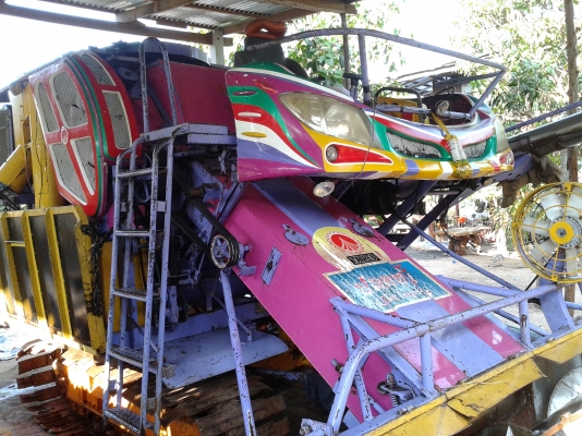 ขายรถเกี่ยวข้าว เกษตรพัฒนา อุ้ม 2.5 ตัน เครื่อง HINO HO7D 195 เทอร์โบ