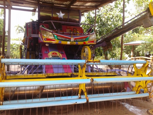 ขายรถเกี่ยวข้าว เกษตรพัฒนา อุ้ม 2.5 ตัน เครื่อง HINO HO7D 195 เทอร์โบ