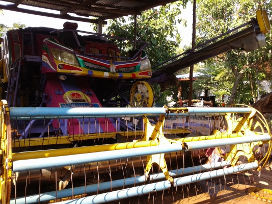 ขายรถเกี่ยวข้าว เกษตรพัฒนา อุ้ม 2.5 ตัน เครื่อง HINO HO7D 195 เทอร์โบ