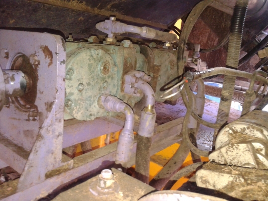 ขายรถเกี่ยวข้าว เกษตรพัฒนา อุ้ม 2.5 ตัน เครื่อง HINO HO7D 195 เทอร์โบ