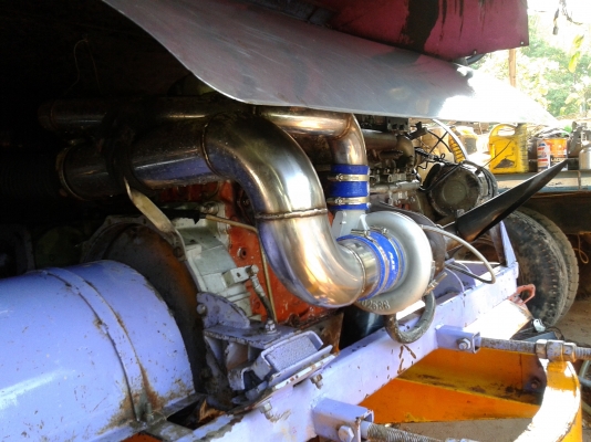 ขายรถเกี่ยวข้าว เกษตรพัฒนา อุ้ม 2.5 ตัน เครื่อง HINO HO7D 195 เทอร์โบ