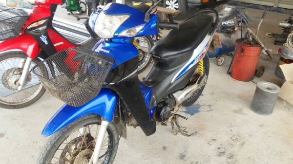 ขายเวฟ100สวยๆพร้อมใช้ราคาเบาๆคับทะเบียนพร้อม