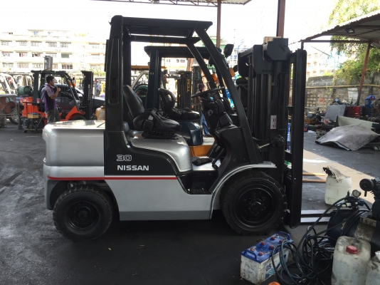 รถยกนิสสัน 3 ตัน เสาสูง 3 เมตร เครื่องดีเซล เกียร์ออโต้