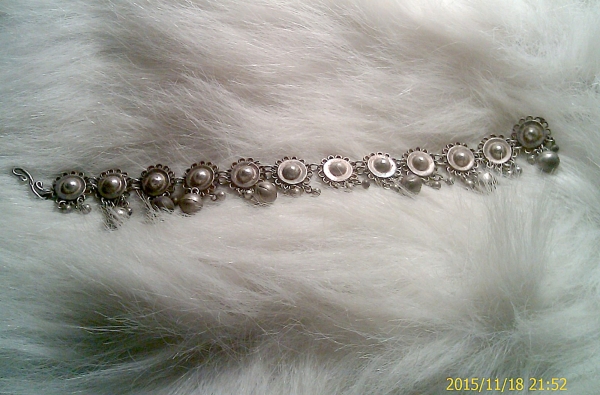 สร้อยกระพรวนเงินเก่า