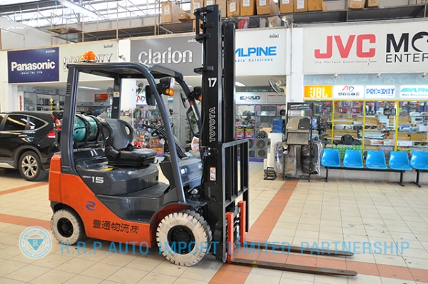 ขายรถโฟล์คลิฟท์มือสอง TOYOTA รุ่น 8FG15-14802 ราคา 295,000 บาท นำเข้าจากประเทศญี่ปุ่น 100\% ไม่เคยใช้งานในไทย