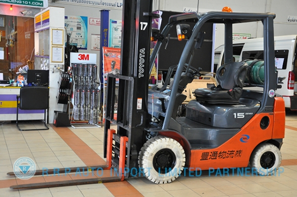 ขายรถโฟล์คลิฟท์มือสอง TOYOTA รุ่น 8FG15-14802 ราคา 295,000 บาท นำเข้าจากประเทศญี่ปุ่น 100\% ไม่เคยใช้งานในไทย