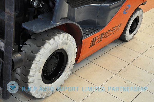 ขายรถโฟล์คลิฟท์มือสอง TOYOTA รุ่น 8FG15-14802 ราคา 295,000 บาท นำเข้าจากประเทศญี่ปุ่น 100\% ไม่เคยใช้งานในไทย