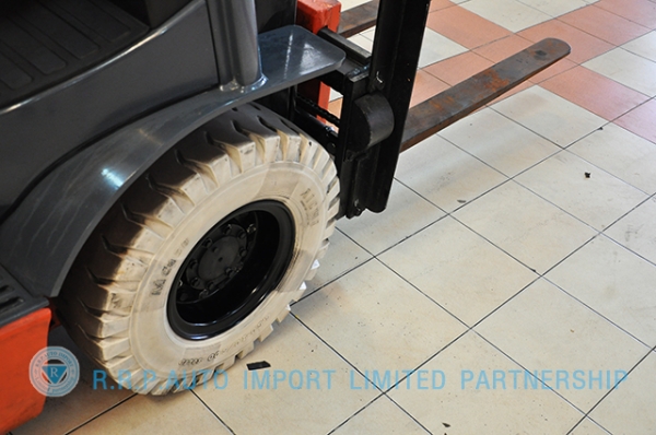 ขายรถโฟล์คลิฟท์มือสอง TOYOTA รุ่น 8FG15-14802 ราคา 295,000 บาท นำเข้าจากประเทศญี่ปุ่น 100\% ไม่เคยใช้งานในไทย