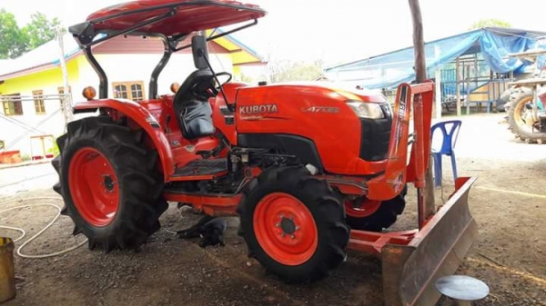 ขายรถไถคูโบต้าL4708สภาพเดิมๆพร้อมดันหน้ายางเต็ม4เส้นคับเล่มทะเบียนพร้อมโอนคับ