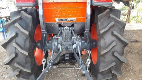 ขายรถไถคูโบต้าL4708สภาพเดิมๆพร้อมดันหน้ายางเต็ม4เส้นคับเล่มทะเบียนพร้อมโอนคับ