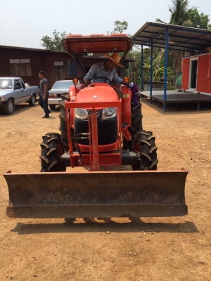 ขายรถไถคูโบต้าL4708สภาพเดิมๆพร้อมดันหน้ายางเต็ม4เส้นคับเล่มทะเบียนพร้อมโอนคับ