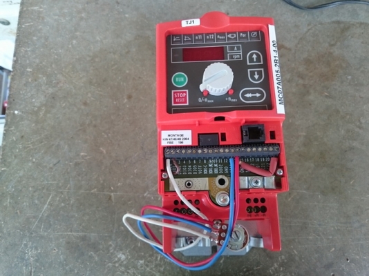 ขาย INVERTER ยี่ห้อ SEW 0.75 KW, 1 HP รุ่น Movitrac ใช้ไฟบ้าน