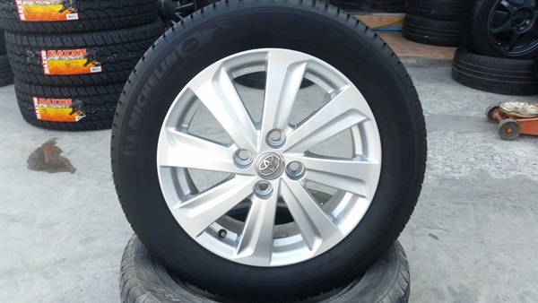 ขายล้อTOYOTA New VIOS ยางปี 15  4 ล้อ