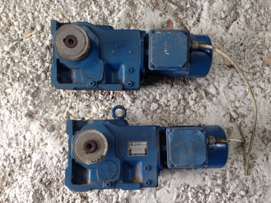 ขายมอเตอร์เกียร์ Nord made in Germany ขนาด 1/4HP. 380V อัตราทด 1:240 เพลาออกประมาณ 5.7รอบต่อนาที รอบช้าแรงบิดเยอะ สภาพสวย พร้อมใช้งาน มี 3ตัวครับ