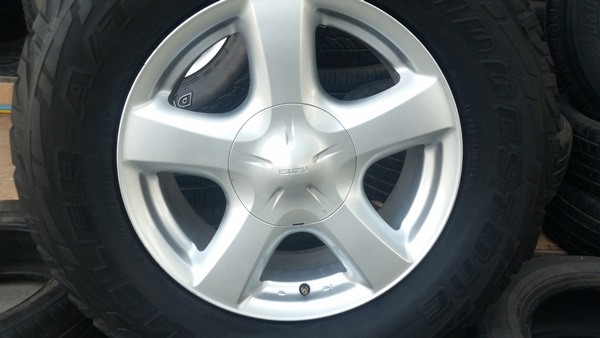 ขายล้อISUZU V Cross17 ยาง265/65/17   4 ล้อ