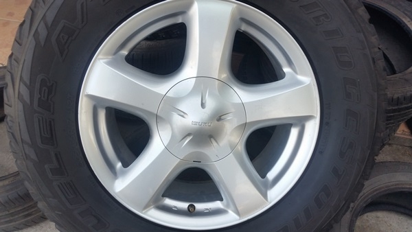 ขายล้อISUZU V Cross17 ยาง265/65/17   4 ล้อ