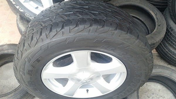 ขายล้อISUZU V Cross17 ยาง265/65/17   4 ล้อ