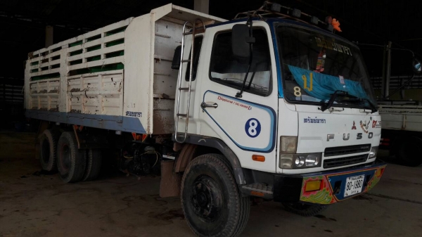 ขายหลงM6   260 แรง 2 เพลาดัมสวยๆ พร้อมใช้งาน เอกสารพร้อมโอน เจ้าของขายเอง 0811838154