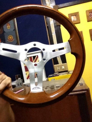 ขายพวงมาลัยไม้แท้3ก้าน DBAแท้ made in ltaly ขนาด13นิ้้ว สภาพokไม้ไม่มีร้าว พร้อมคอใส่toyota ราคา1400บาท โทร0924462525โส