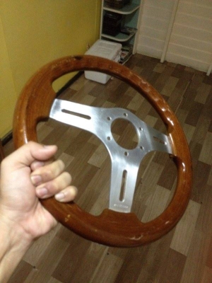 ขายพวงมาลัยไม้แท้3ก้าน DBAแท้ made in ltaly ขนาด13นิ้้ว สภาพokไม้ไม่มีร้าว พร้อมคอใส่toyota ราคา1400บาท โทร0924462525โส