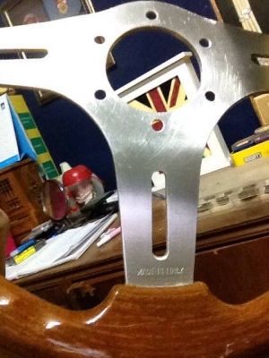 ขายพวงมาลัยไม้แท้3ก้าน DBAแท้ made in ltaly ขนาด13นิ้้ว สภาพokไม้ไม่มีร้าว พร้อมคอใส่toyota ราคา1400บาท โทร0924462525โส