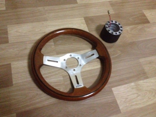 ขายพวงมาลัยไม้แท้3ก้าน DBAแท้ made in ltaly ขนาด13นิ้้ว สภาพokไม้ไม่มีร้าว พร้อมคอใส่toyota ราคา1400บาท โทร0924462525โส