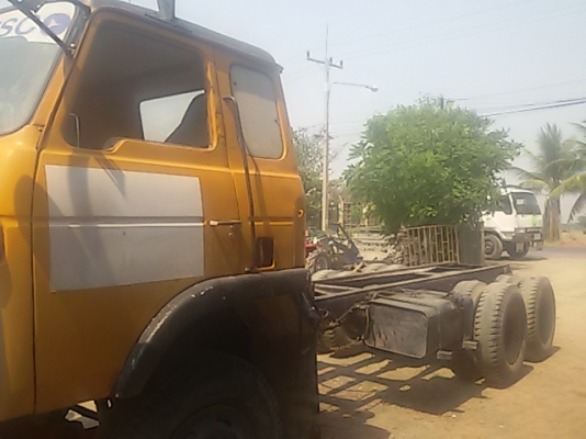 ขายสิบล้อ สองเพลานิสสัน 220 แรง ทะเบียนพร้อม เหมาะสำหรับทำเทเลอร์