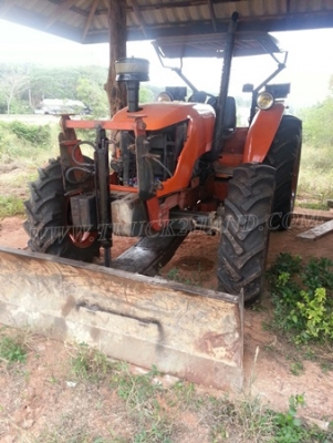 รถไถพร้อมอุปกรณ์