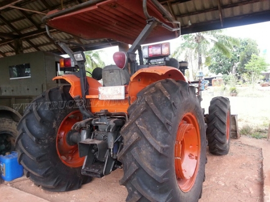 รถไถพร้อมอุปกรณ์