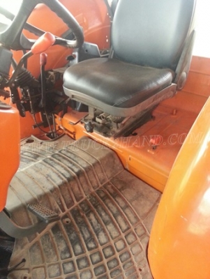 รถไถพร้อมอุปกรณ์